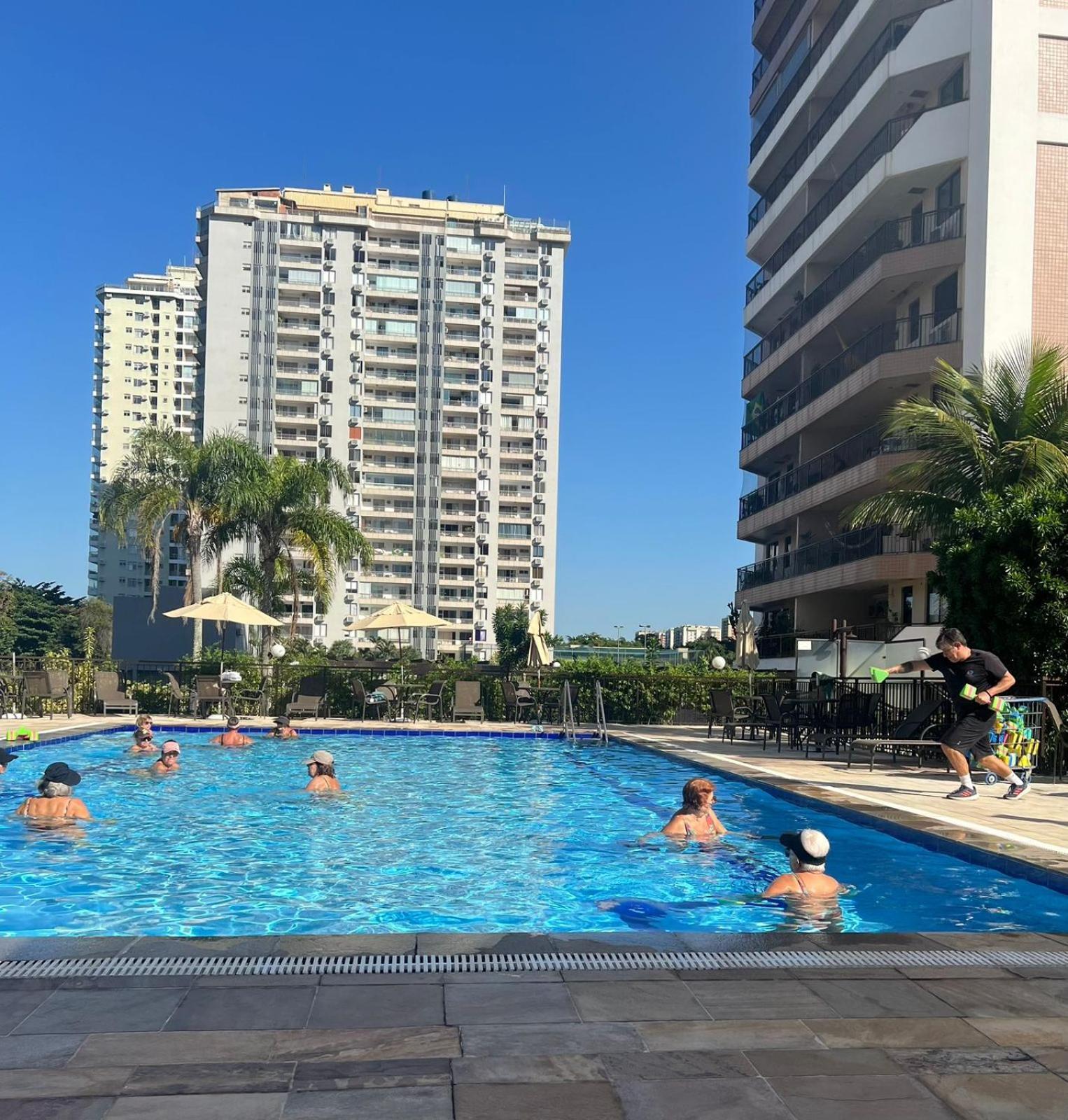 Aconchegante Na Barra Da Tijuca Com Servicos *